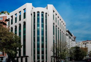 La oficina del mes en Colonial: Castellana 52