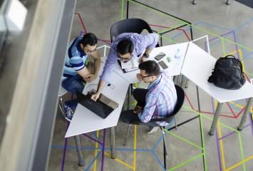 Los espacios de trabajo y las relaciones con los compañeros, en el punto de mira para la salud laboral