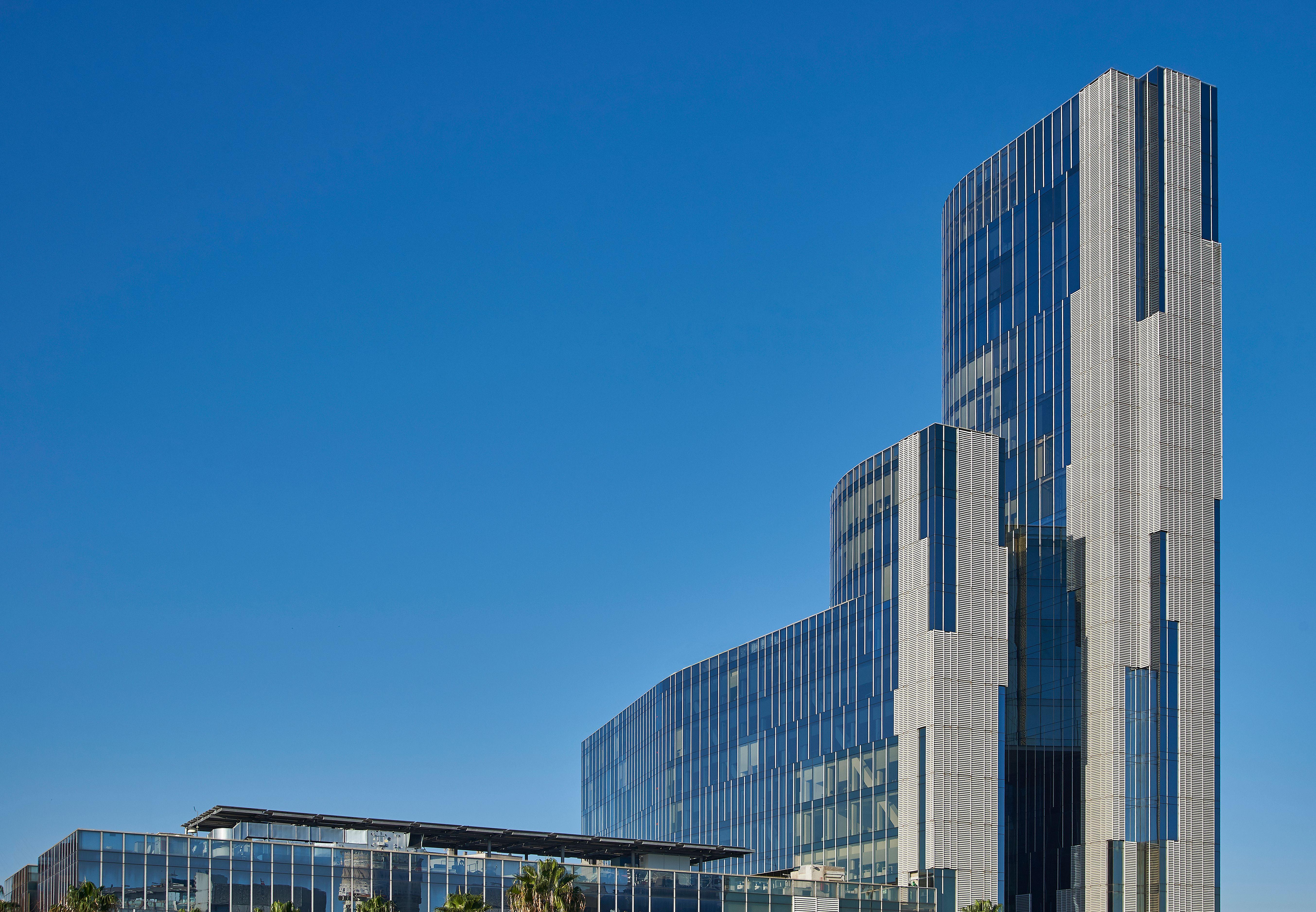 Architecture that integrates with the urban setting