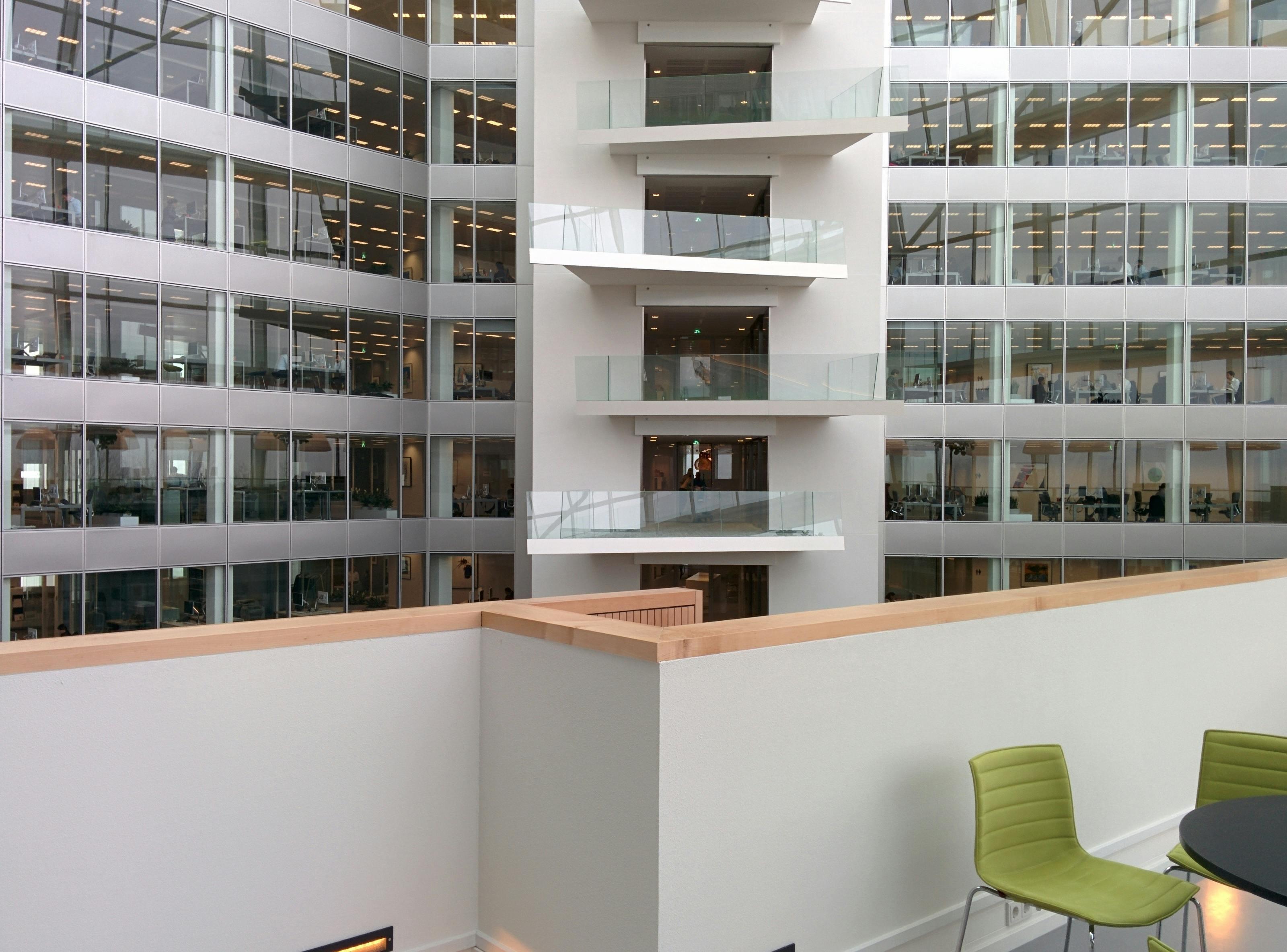 Smart materials that promote office sustainability